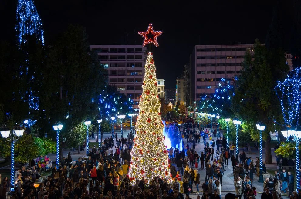 Place Syntagma à Athènes décorée pour Noël